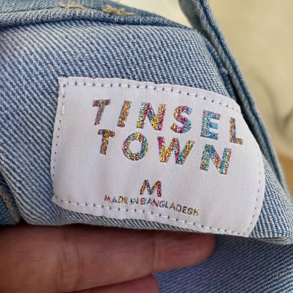 TINSEL TOWN JUNIOR’S BELTED CARGO DENIM JUMPSUIT SIZE: M - Picture 3 of 14